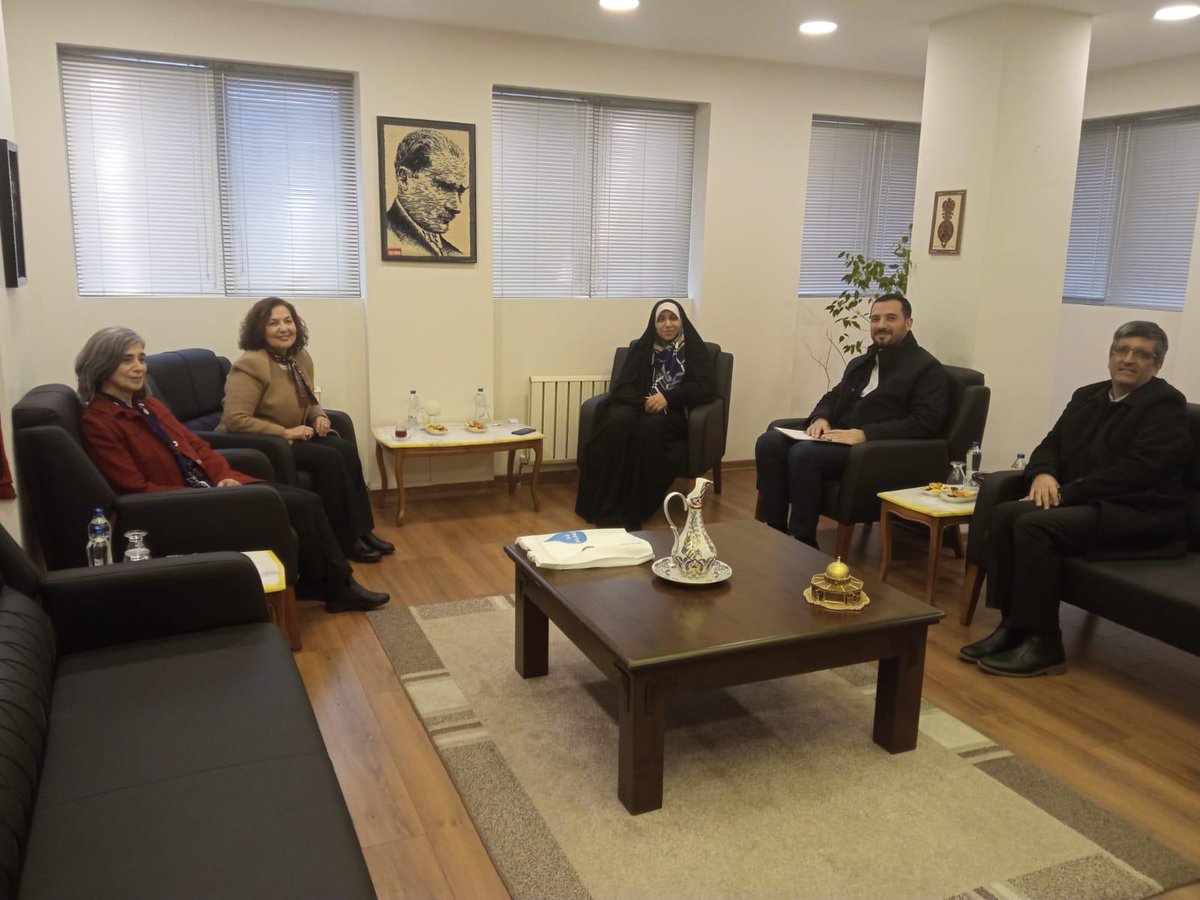 İran İslam Cumhuriyeti Büyükelçiliği Kültür Müsteşarı Yardımcısı Alireza Behbudi ve İran İslam Cumhuriyeti İslami İlişkiler ve Kültür Kurumu’ndan kadın çalışmaları uzmanı Dr. Zahra Gülizar'ın Vatan Partisi'ni ziyaretlerinde CKD olarak biz de bulunduk. 

Vatan Partisi Öncü Kadın