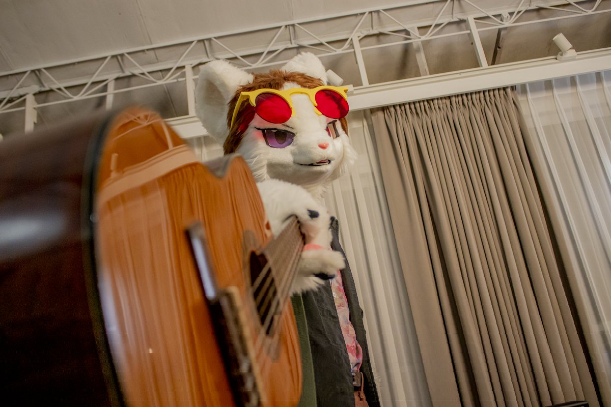 武鬥派
#FursuitFriday