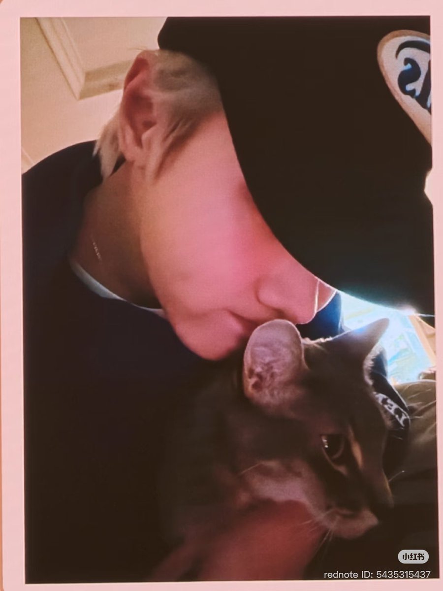 xiaojun_xdj's tweet photo. SO CUTE KUN &amp; COOKIE 

©️ 闲散的RW https://t.co/KWnZJXJ93L
