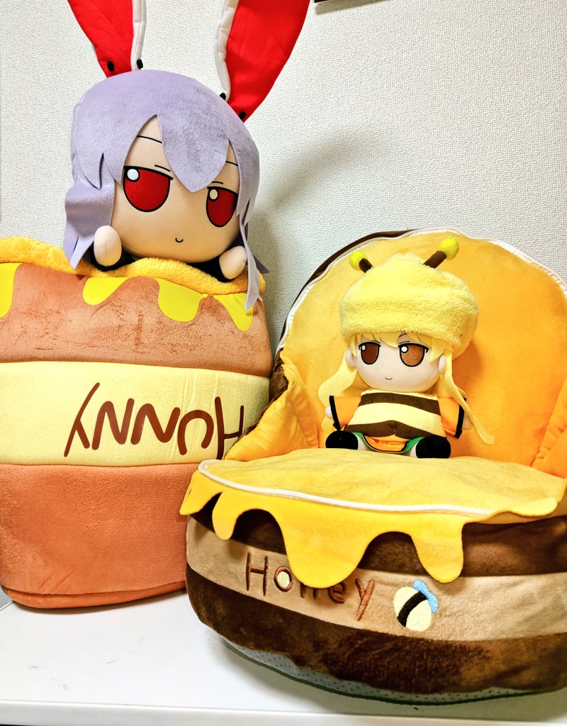 tttcta2's tweet image. #ふもふも 
ハニーポットと、
とろけるハニー座椅子
蜂の子おきなも満足気！