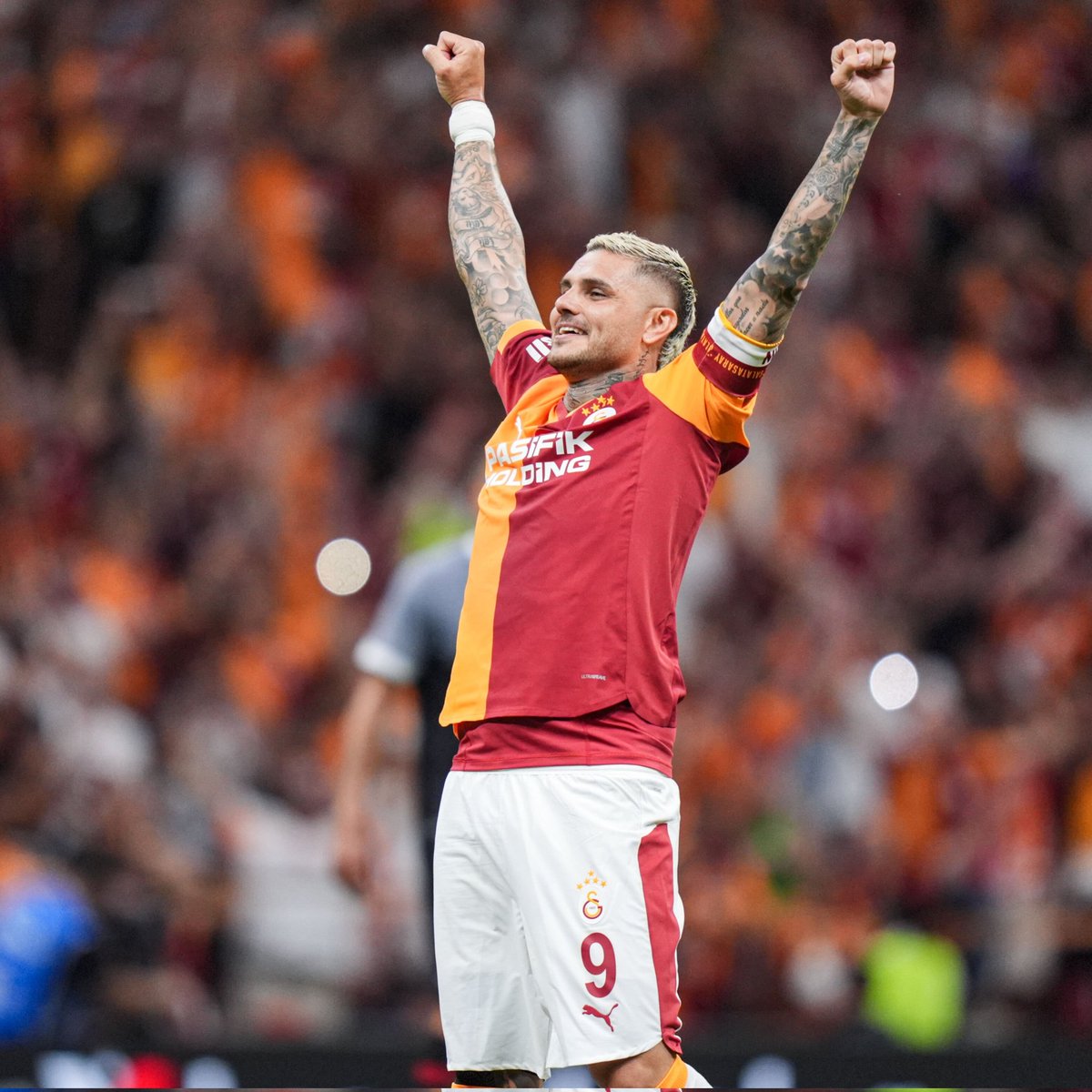redreportt's tweet photo. Galatasaray, Mauro Icardi ile 10 milyon euroluk ücretini yarıya düşürmesi karşılığında sözleşme uzatmak istiyor.

- Icardi'ye %50 indirimli 2 yıllık sözleşme önerilecek. (Türkiye) https://t.co/nZQ4oFVamr