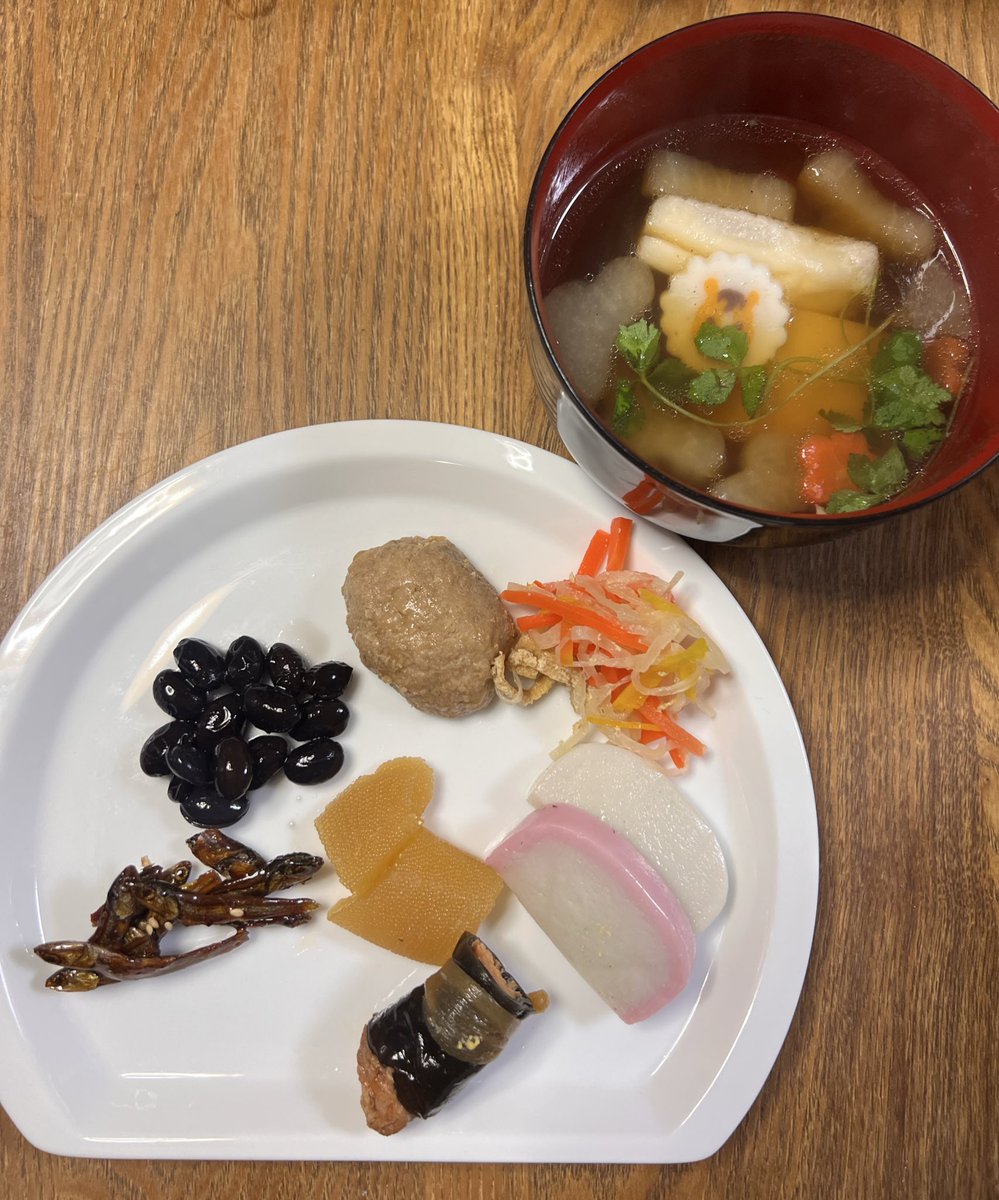 2日目のお節
飾りつけもお節のルールも元日だけ😙