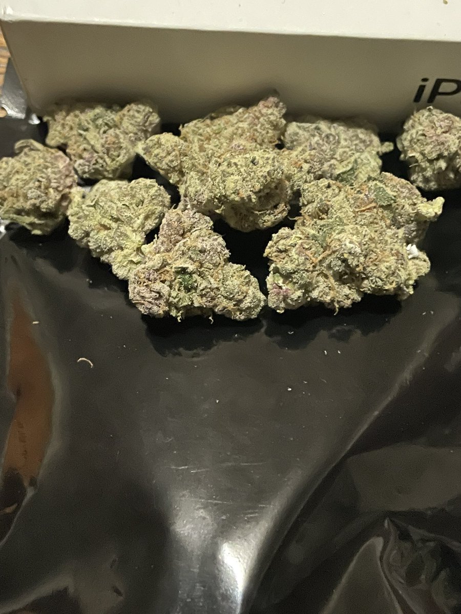 mrbenbillions's tweet image. Late night snack choices 
Medical use Only 👀
#cannabisculture #kush that ⛽️⛽️