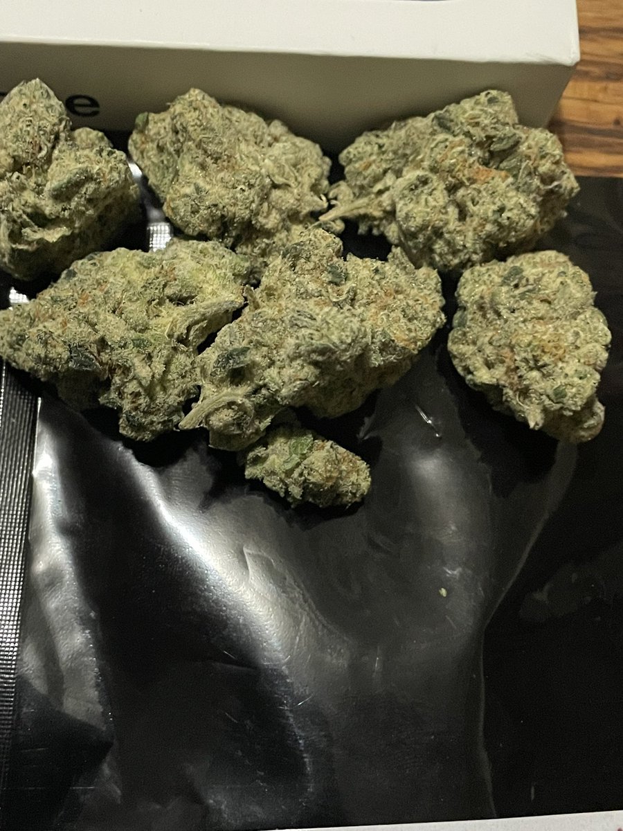 mrbenbillions's tweet image. Late night snack choices 
Medical use Only 👀
#cannabisculture #kush that ⛽️⛽️