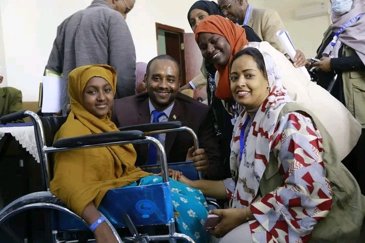 UNHCREthiopia's tweet image. UNHCR partnered with a refugee-led organization,@tiborganization, to distribute vital assistive devices to refugees in Addis Ababa 🇪🇹, bringing new hope to families in need. 🙌

This support was made possible by the Netherlands #PROSPECTS partnership. 

🇳🇱🤝🇺🇳