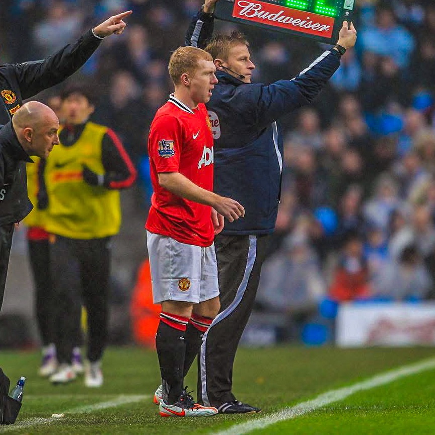 🏴󠁧󠁢󠁥󠁮󠁧󠁿✨ 13 years ago today, Paul Scholes came out of retirement to play against Manchester City in the FA Cup. He had to buy a £50 pair of boots from JJB Sports for the match... 😅

"We were playing Man City away. We get in the dressing room and my shirt’s there and I’m named as