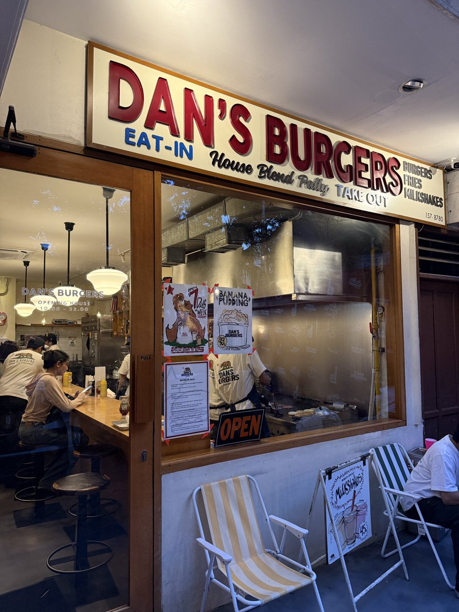 putranicholas1's tweet image. Ternyata emang enak banget ini burger.