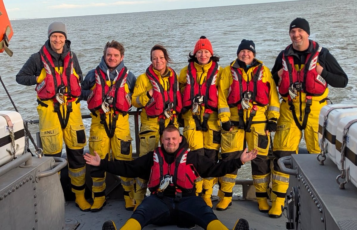DoverRNLI's tweet photo. 🛟 The @DoverRNLI #onecrew would like to wish you all a wonderful start to the new year and a prosperous and healthy 2026!
#rnli #doverrnli #savinglivesatsea https://t.co/qvXXLxy86G