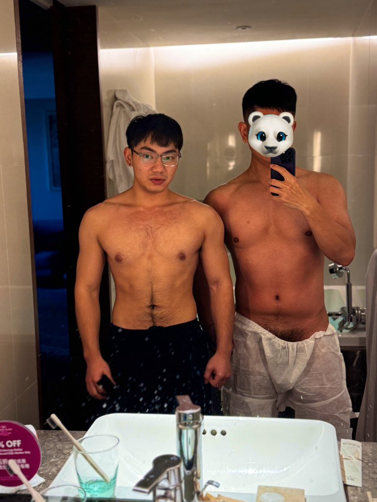 22歲的小伙子
說不敏感很難射
可以一直打砲都不射的
說什麼可以養精氣😅