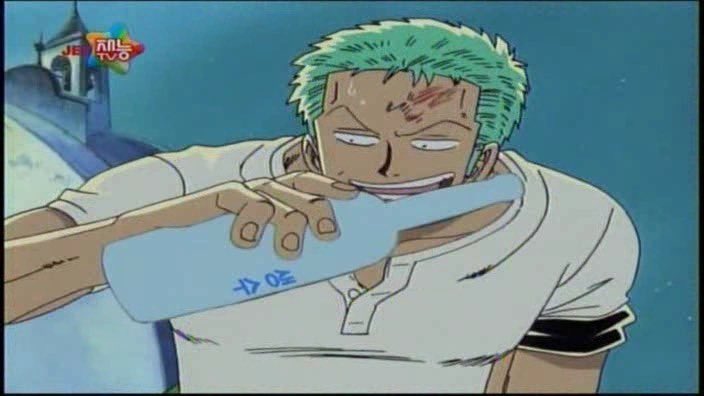 qpalwoskeiii2's tweet image. 검열 때문에 와인 생수된 거 개웃긴데 개인적으로 이게 더 야성미 느껴짐