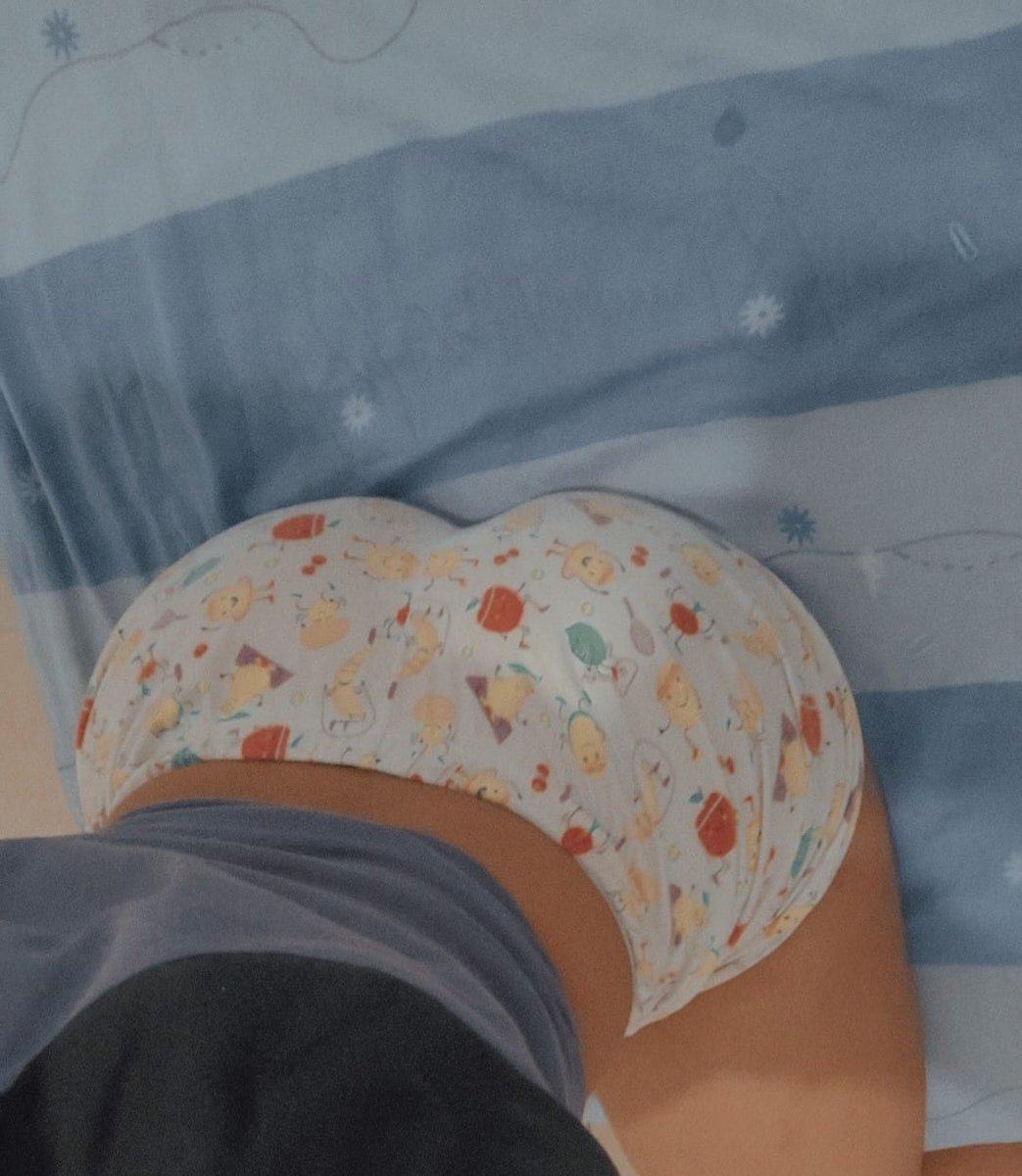 Vanexa_VIP's tweet image. "Me compraron este pijama nuevo para dormir 😊 pero es un poco chiquito y me apreta el culito jajaja 🙈 ¿Creen que me queda bien o me lo cambio? No sé qué hacer..."