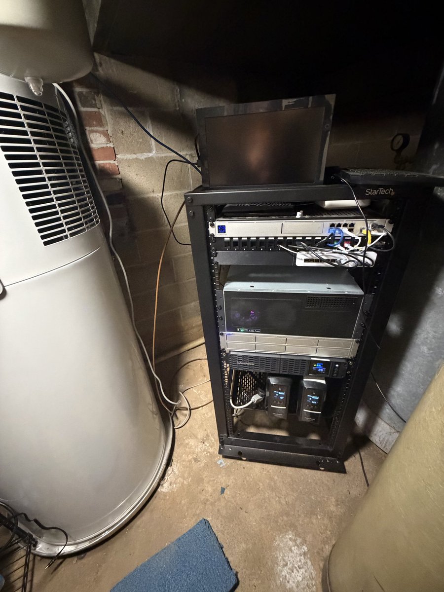 Laura Edelson tweet media