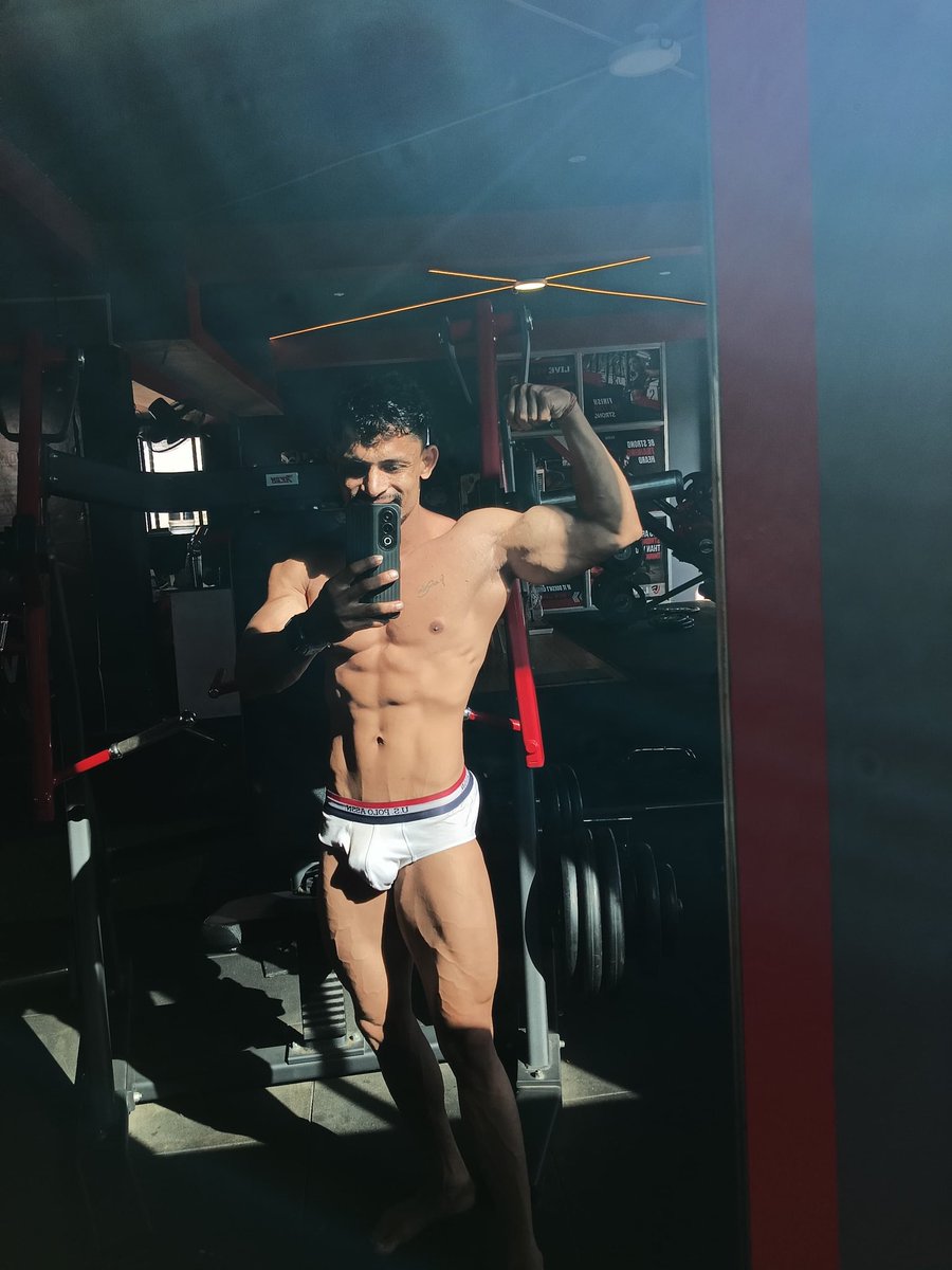 rabindrahere's tweet photo. Body built in the gym, confidence built everywhere 🔥

#malemodel #underwearmodel #sexymen #viral #viralvideo #shirtlessboys

@twitkabaap @indianmendesire @8inIndian @DesiMenGallery @HotMaleShoutout @Male_Actors_Hot @desimenreturns @HindustanHunks @Salmanprince321 @mens_nude https://t.co/3Ces7dGYHV