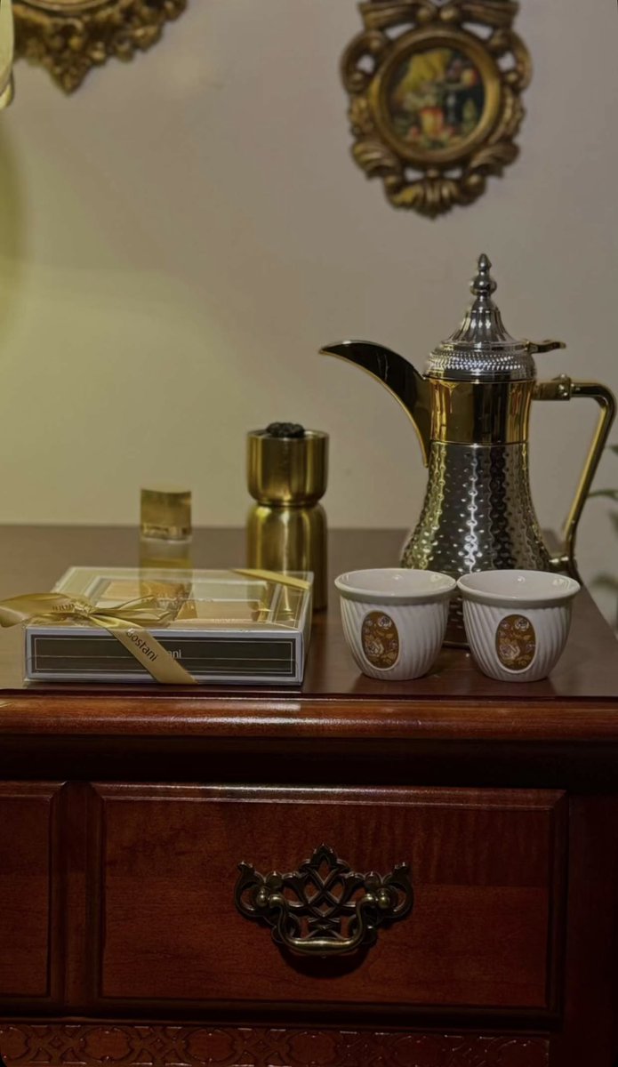 لا تامن الخوّان لو زخرف حكاه
من خان بك مرّه يبي باكر يخون..