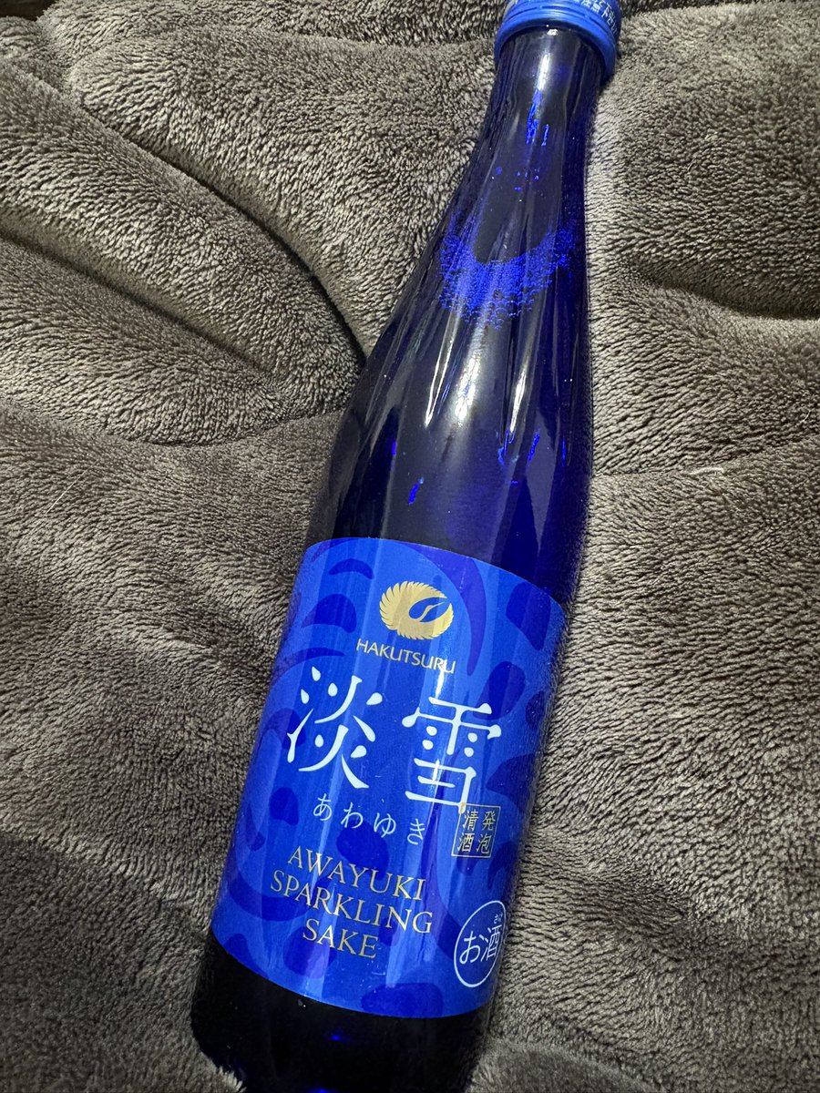 2022_aky's tweet photo. 今日は『淡雪』。
甘くてとても飲みやすい…！
さて、もう少し読み進もうかな。

#読書の夜 https://t.co/UGnCdree8M