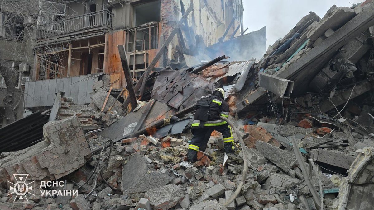 Toriadus's tweet image. “Russia is fully committed to peace,” — Steve Witkoff

Meanwhile, Russia struck the center of Kharkiv with two ballistic missiles, wiping an entire city block off the face of the earth.