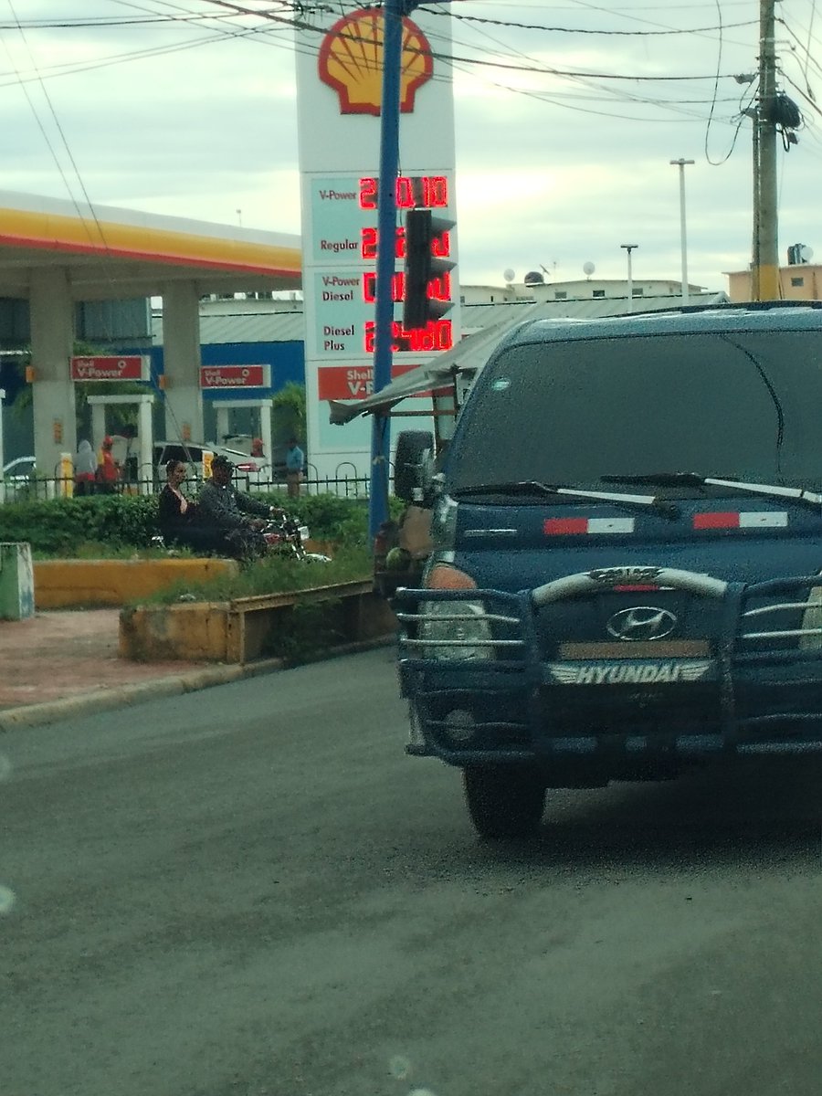 Hasta cuando LRM será la ciudad más desorganizada del País.. <a href="/alcaldialr/">Alcaldía de La Romana</a> <a href="/LigaMunicipalRD/">Liga Municipal Dominicana</a> <a href="/PresidenciaRD/">Presidencia de la República Dominicana</a> <a href="/luisabinader/">Luis Abinader</a> Increíble tienen todo y un maldito desastre