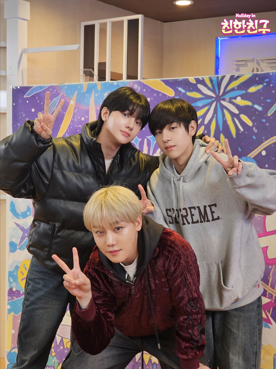 🎁친친🎁
#Holidayin친한친구
#이장준 #골든차일드 #GoldenChild <a href="/GoldenChild/">GoldenChild (골든차일드)</a>
#김동윤 #차준호
#드리핀 #DRIPPIN <a href="/DRIPPIN/">DRIPPIN</a>

새해가 밝자마자 응원 전하러 찾아와준 드리핀의 동윤씨, 준호씨🫶
울림 패밀리 의리 짱🥺