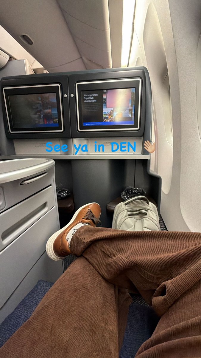 labscient1st's tweet photo. flying back home.. 😴 https://t.co/0oHIJGQ6VI