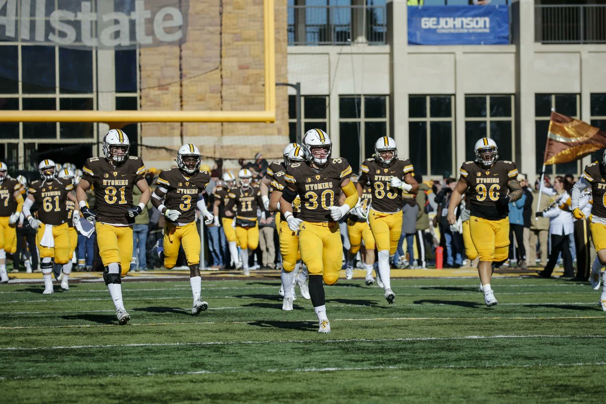 SiddonsTyler's tweet image. Blessed to receive an offer from @Wyo_Football.
Thank you Coach @JaySawvel and @Coach_SBMoore for the opportunity.
#GoWyo #RideForTheBrand