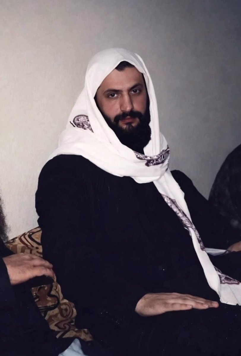 فلول الاسد عم يتجمعو منشان يدخلوا تهريب ع سوريا وينقلبوا على حكومة ا الشرع 

المهرب بلي ناطرهن ع الحدود 😛😂😂😂😂