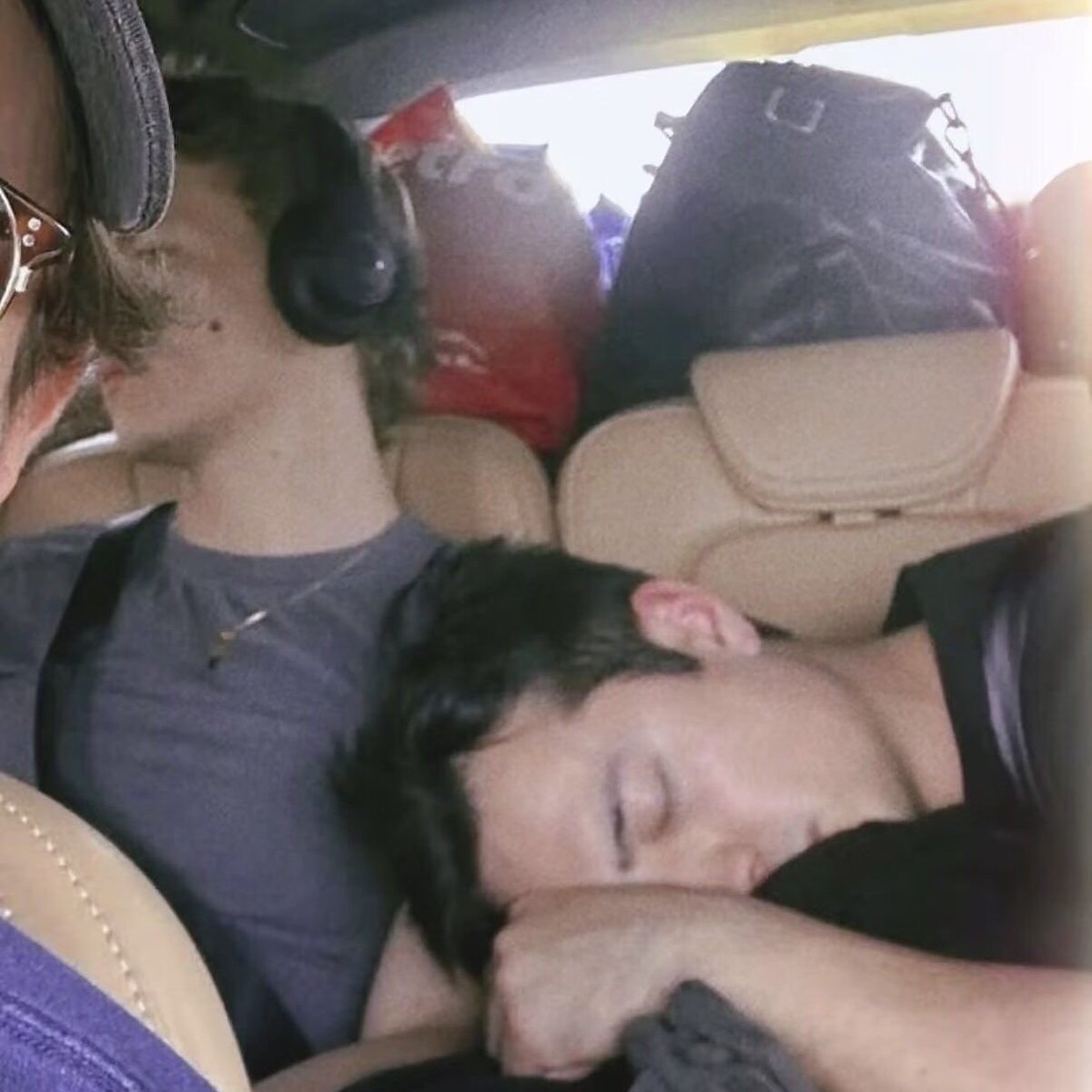 haloxserr's tweet image. my boys 😞😞😞