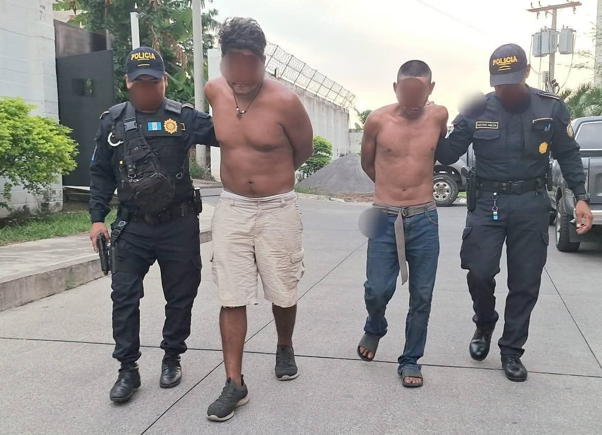 Riña Callejera deja un herido y dos capturados  en  Zona 4 de Retalhuleu. 

En Sector Los Caspiroles, Avenida el Rastro fueron detenidos Gamadiel “N”, de 31 años y Inmer “N”, de 28 años, sorprendidos en f cuando agredían a un joven de 21   con una piedra.