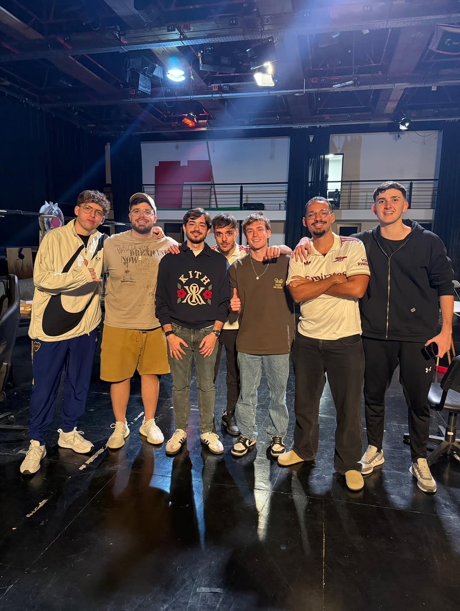 Ey ⁦⁦⁦<a href="/grok/">Grok</a>⁩ borrá a los 2 gays de la foto