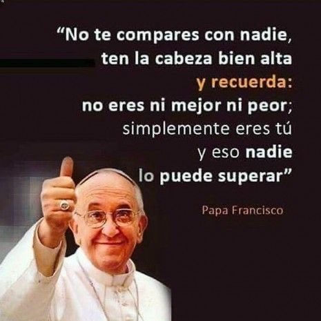 Soy argentina 🇦🇷
Cuando anunciaron Habemus Papa 
Vi una paloma argentum sobre el Vaticano
Me estaba cambiando para ir a dar clases en la Facultad
Enorme la emoción que sentí y
Cuando a pesar de ser Jesuita eligió Francisco en honor a San Francisco de Asís 
Más emoción tuve