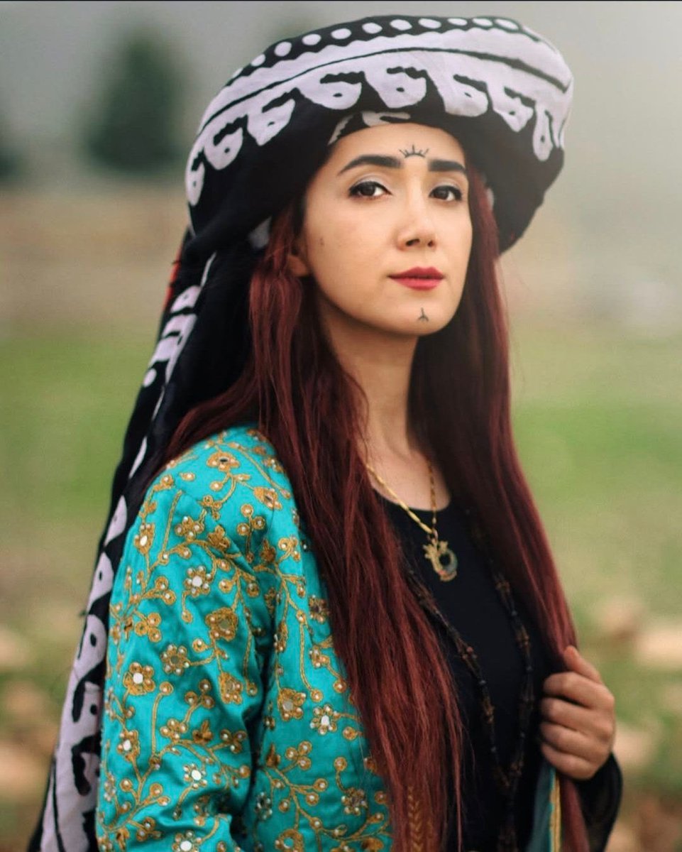 Verbrechen finden immer im toten Winkel statt. Diese kurdische Kulturaktivistin wurde heute im #Iran einfach mitgenommen von den Schergen der islamischen Republik und niemand weiß wo sie verblieben ist. Seid die Stimme von Mahsa, seid Ihre SchallverstärkerInnen. 

Vor wenigen