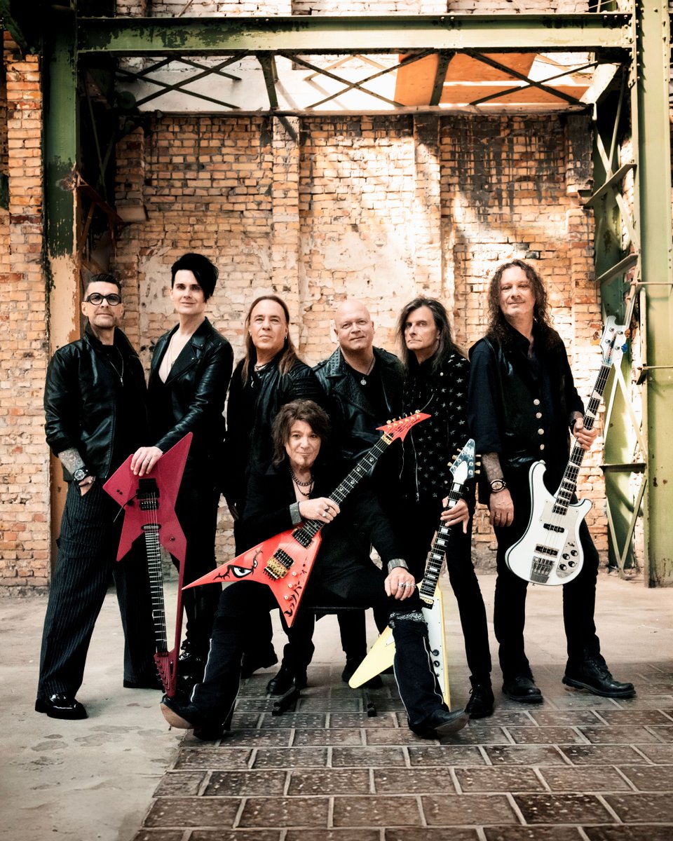 therave's tweet image. Experience 40 years of metal history when @helloweenorg's pumpkin power floods The Rave's stage with @BIB_band on April 21st! 🤘🎃

🔗: therave.com/helloween