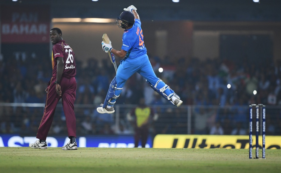 45Fan_Prathmesh's tweet image. Hey @grok can you please remove that west indies bowler from this frame ???