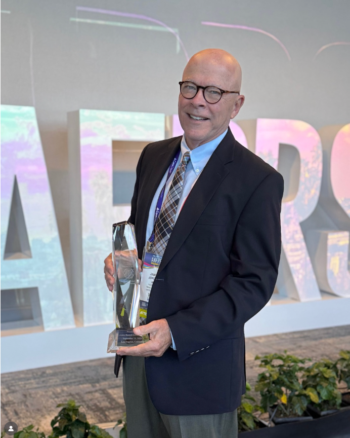 AAFPRS's tweet image. Celebrating our members’ achievements! Congrats to #AAFPRS Group VP Public &amp;amp; Regulatory Affairs, J. Randall Jordan, on receiving the Larry D. Schoenrock, MD Distinguished Service Award for his contributions to the certification process in #facialplasticsurgery #leadership