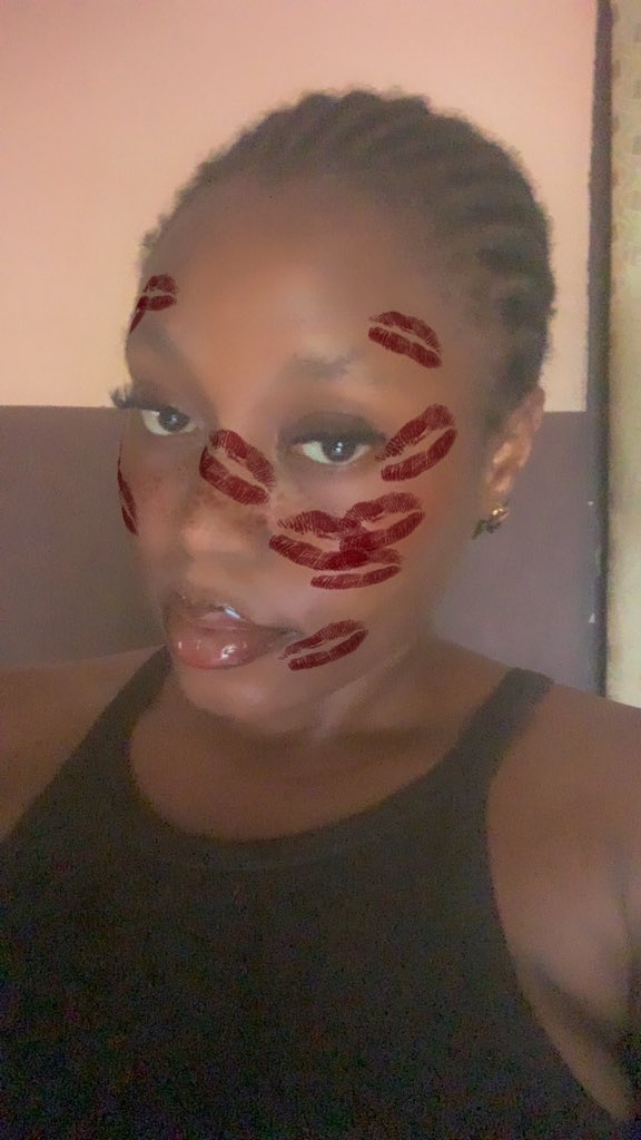 dumebihers17104's tweet image. Without wig.                With wig 
I think I smashed both looks