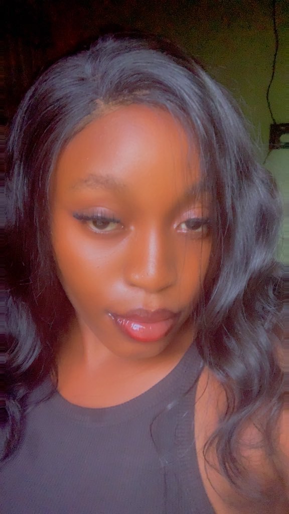 dumebihers17104's tweet image. Without wig.                With wig 
I think I smashed both looks