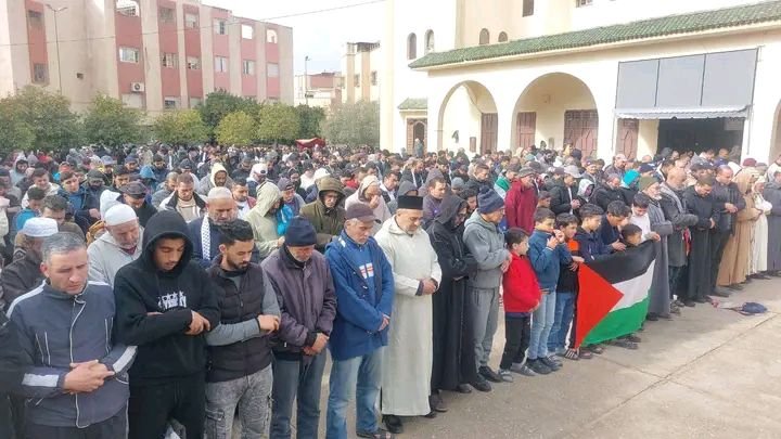 في المغرب العربي يؤدون صلاة الغائب على أرواح شهداء القسام
فماذا عن دول المشرق العربي؟