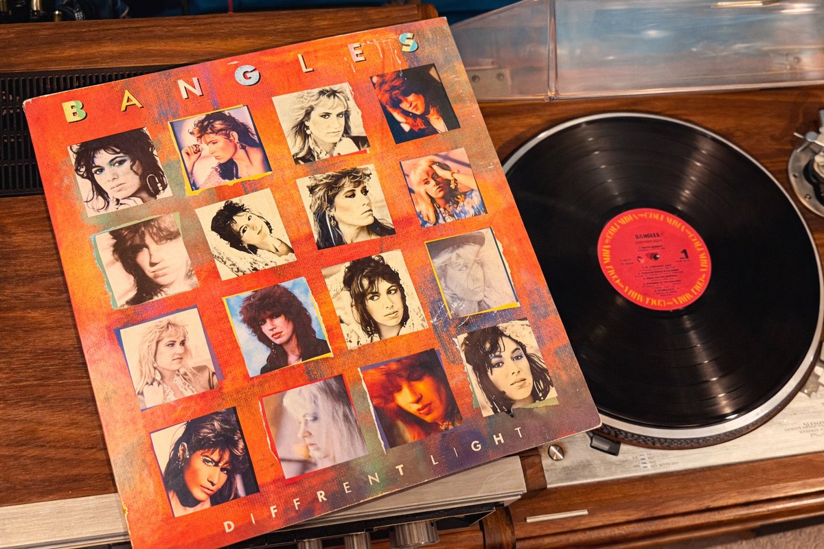 realSamGoodie's tweet image. ⏳ #OnThisDay
🎧 Bangles – Different Light 💿
📅 January 2, 1986 (40 years)

The album marked their mainstream breakthrough with multiple Top-10 singles.

#Bangles @OfficialBangles #DifferentLight #Music #MusicCollection #Vinyl #VinylCollection 🎶
