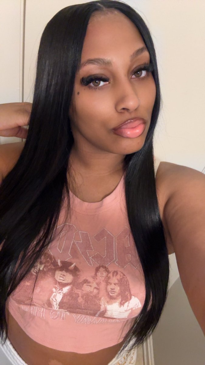 E. (@_ebnoxi0us) on Twitter photo 