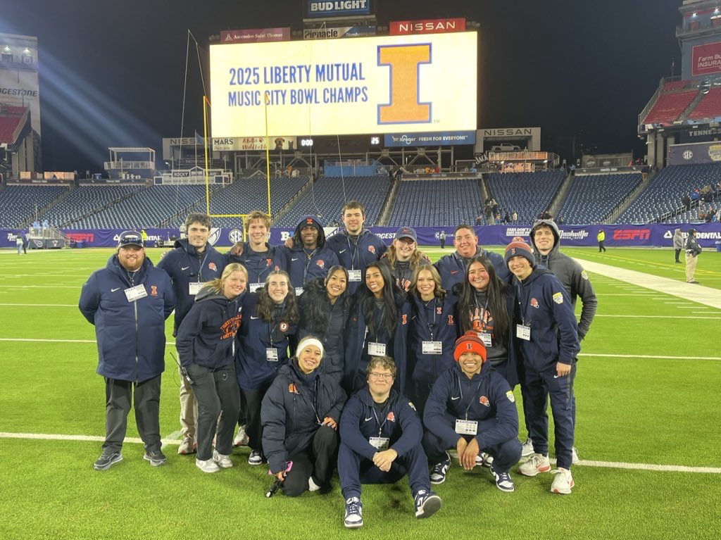 J_MaggioFBVC's tweet image. 9 win season, kept the cannon and the hat!! Hell of a season!! Can't thank this group enough for all they do for @IlliniFootball. Blessed to come into work with people who strive to be great each and everyday. BEST video staff in the country!!
#FamILLy
