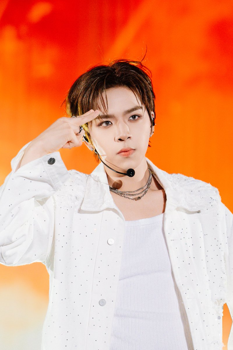 nouera_official's tweet photo. [📸] 2025 CHROMOSOME UNIVERSE NEW YEAR COUNTDOWN SHOW

#NouerA #누에라 #ヌエラ
#ChromosomeUniverseNewYearCountdownShow https://t.co/5WJkDFuoA6