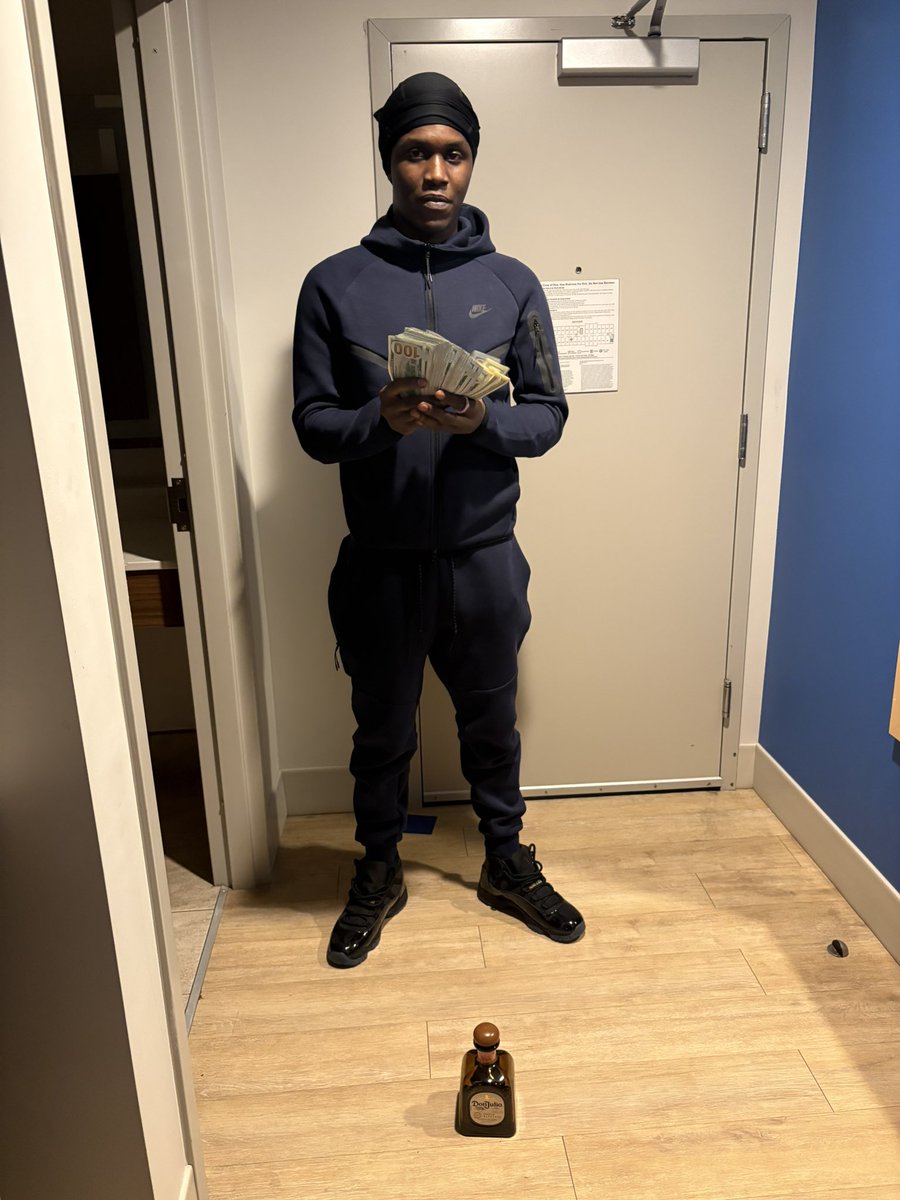 tobdaveskeezy's tweet photo. https://t.co/esdK5XK2V5