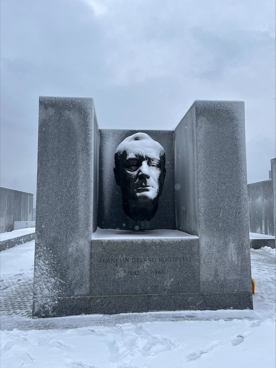 NYstateparks's tweet photo. Outlook: wintry!

📍Franklin D. Roosevelt Four Freedoms State Park, Roosevelt Island, New York City
📷 OPRHP Staff https://t.co/wxNTqTcKFM