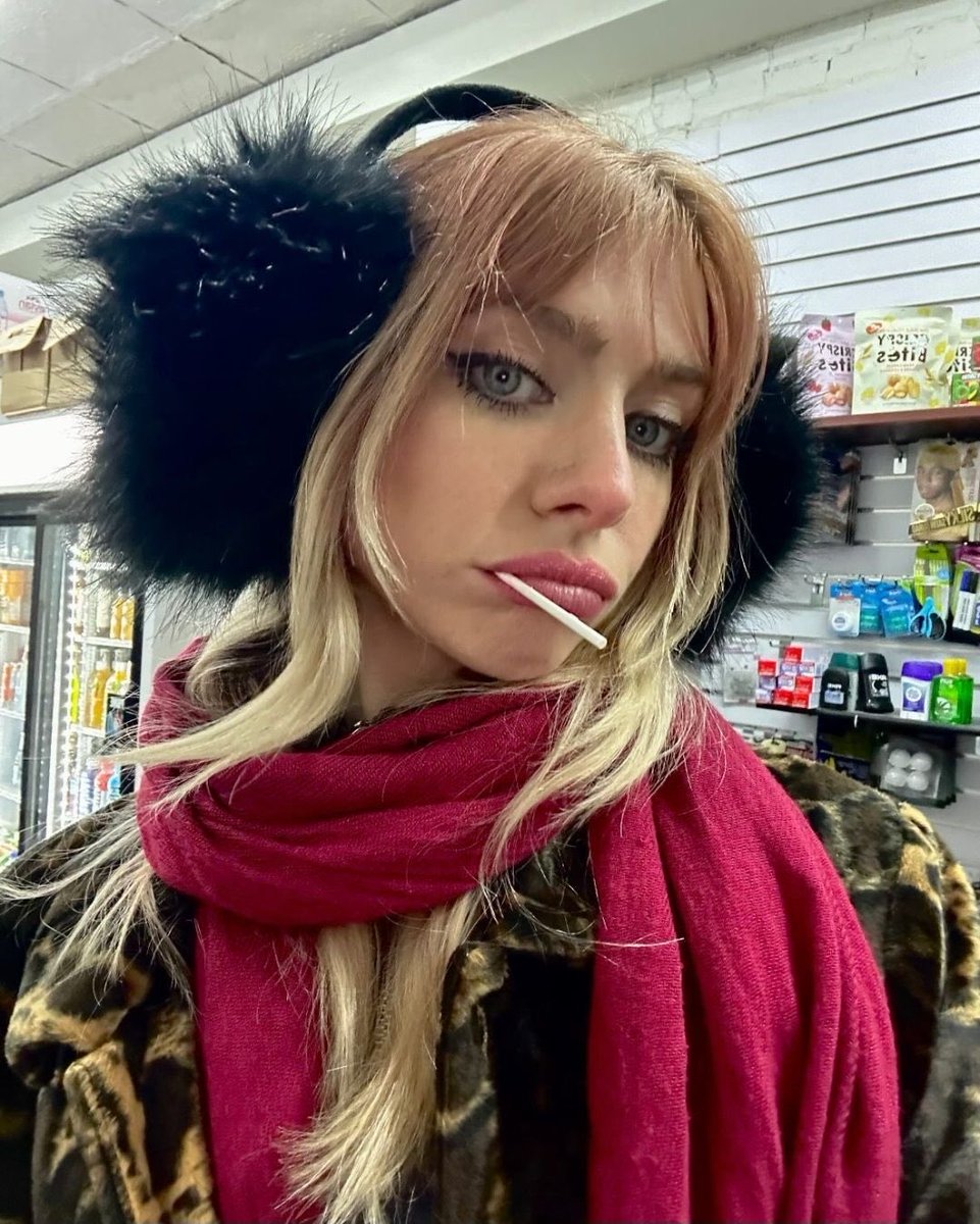 𝓛𝓲𝓼𝓪 𝓖𝓻𝓪𝔂𝓼𝓸𝓷 tweet media