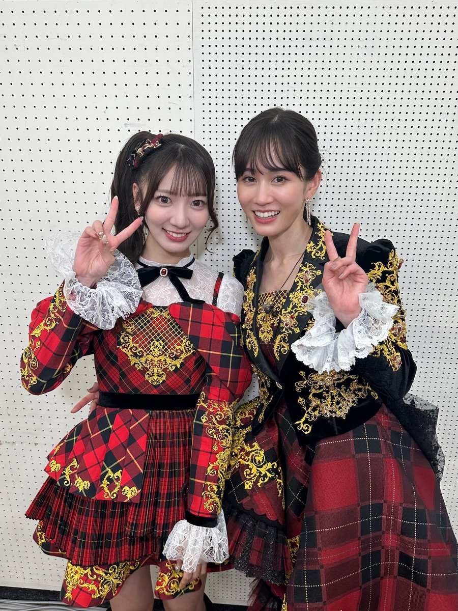 前田敦子さん、高橋みなみさん、大島優子さん、指原莉乃さんとお写真を