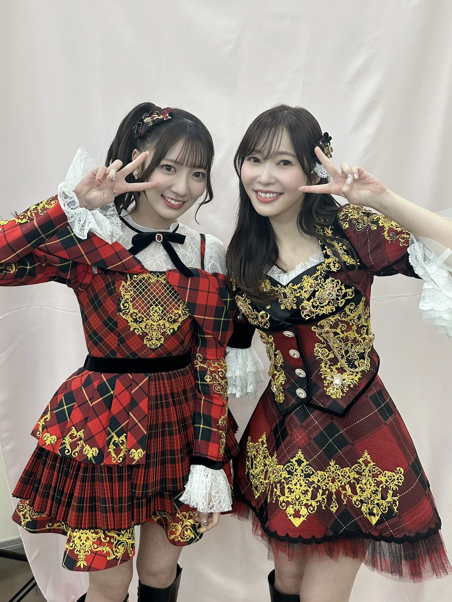 kasumin_akb48's tweet photo. 前田敦子さん、高橋みなみさん、大島優子さん、指原莉乃さんとお写真を撮っていただきました。

20周年同じステージに立つことができ、大きな背中を見て活動できたこと一生忘れません。

学んだことをこれからの活動に活かせるよう頑張ります。
ありがとうございました😭
 #AKB48  
 #AKB48_20thYear https://t.co/N0o2PejtVA