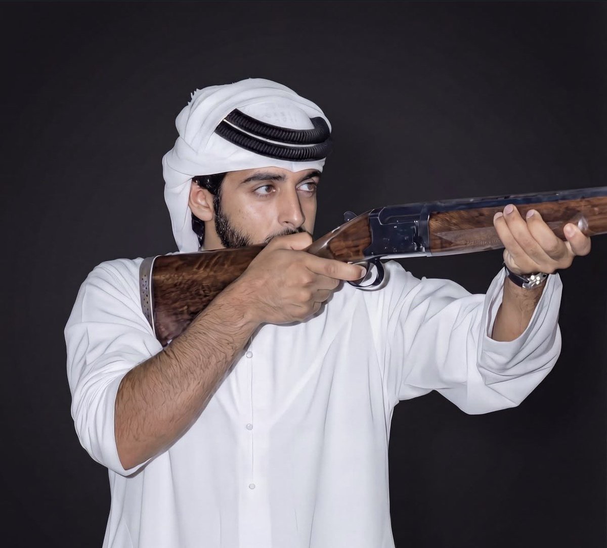 بوخالد أسد دولة الإمارات وحفيد أسود

نودّ اللّي يودّه ونعادي كل عدوانه