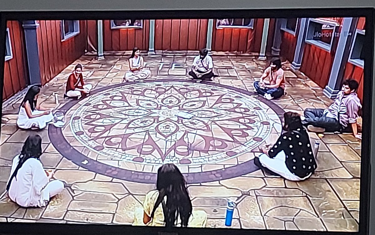 thebackwalker's tweet photo. Hi #BiggBossTamilSeason9 team @endemol &amp; @vijaytelevision ..This #Task7 in #TTF is nice &amp; interesting..👍🏼👏🏼 https://t.co/dAKiMtgGFd