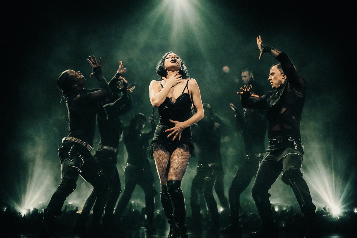 artemxcx's tweet image. this photo of Lady Gaga belongs in a museum