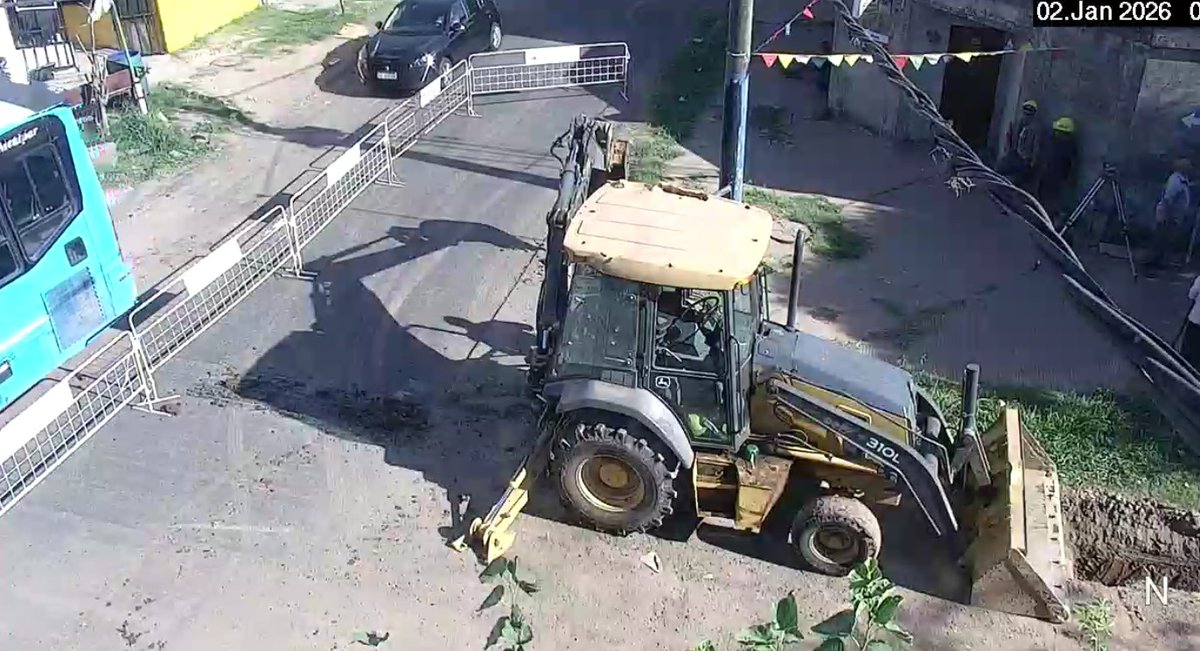 Tránsito | En calle Serrano y Centenario por obras de <a href="/AguasSantaFe/">Noticias de Aguas Santafesinas</a> el tránsito está interrumpido.

Evitar el sector.