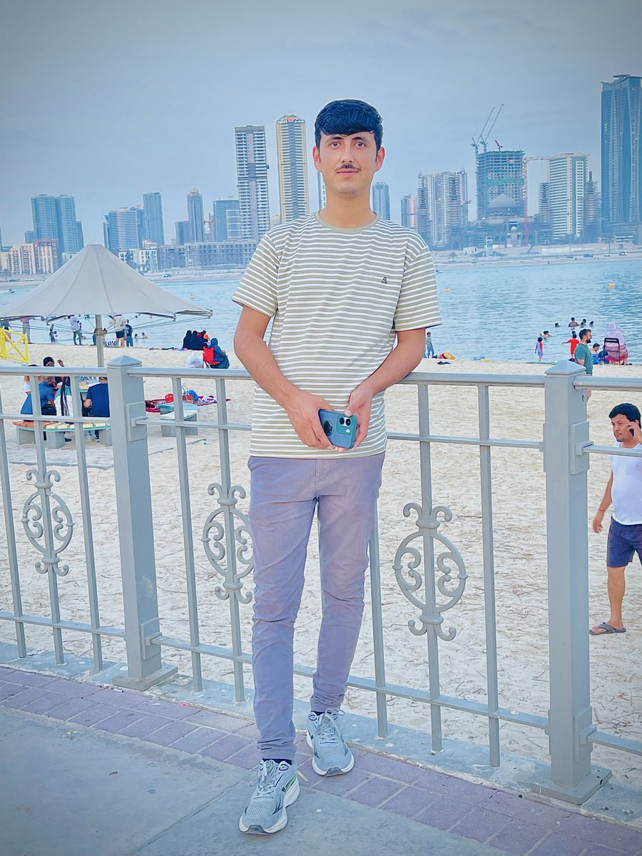 ہلو گروگ میرے تصویر کے ساتھ عمران خان کا تصویر ایڈ کرو لیکن پورانا والا پیکچر جب وہ کرکٹ کھیلتا تھا اس ٹائم والا جب پاکستان کرکٹ ٹیم کا کپتان تھا <a href="/grok/">Grok</a>